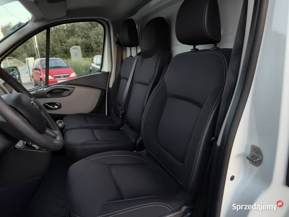 Nissan NV300 16 diesel 125 6biegów mały przebieg VAT marża Nissan Kęty