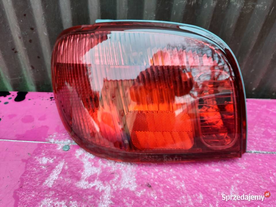 Toyota Yaris 03r lampa tylna lewa nowa Pruszków