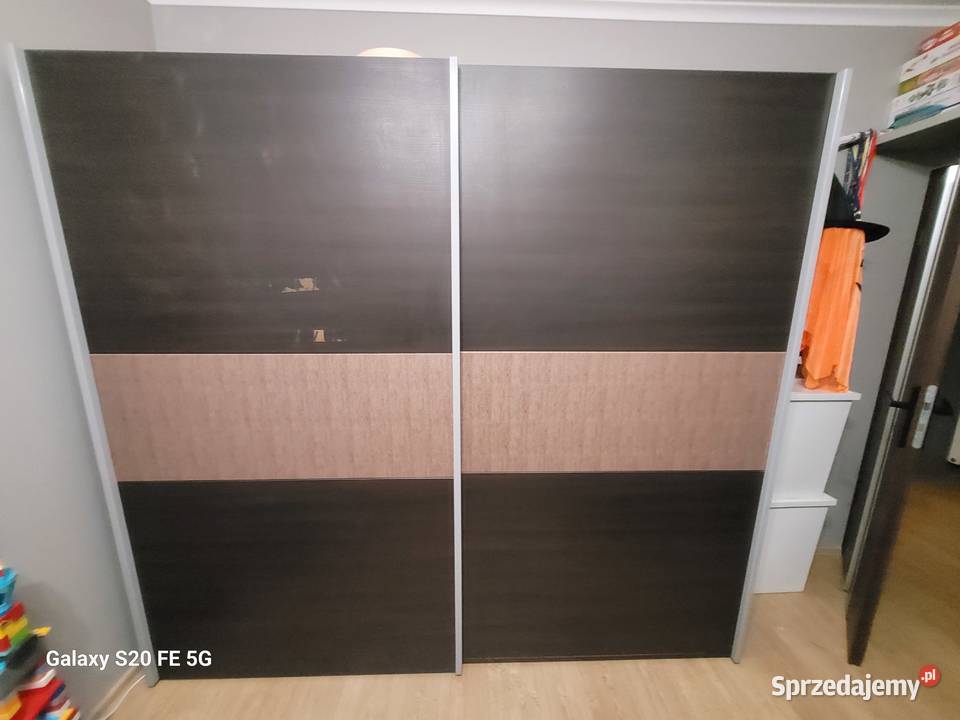 Szafa z przesuwanymi drzwiami szer 24m gł 058m 240cm sprzedam