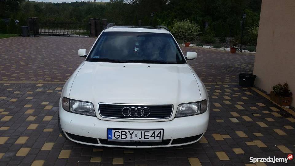 Białe Audi A4 Avant B5 LPG A4