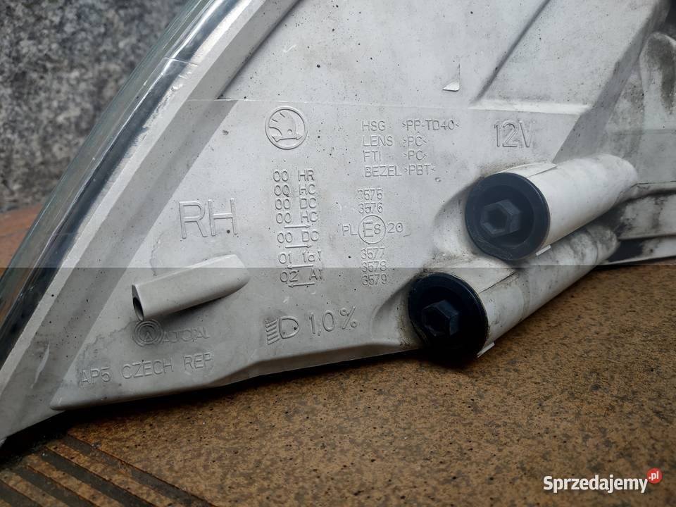 Lampa reflektor prawy octavia 2 II SOCZEWKA EU