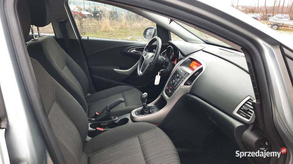 Opel Astra Sports Tourer 14 16V Turbo benzyna granatowy Insignia