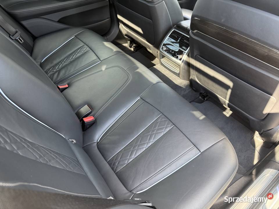 BMW 750i xDrive Auto do Ślubu Transfery VIP