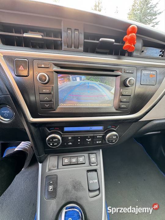 Toyota Auris hybryda 18 bogate wyposażenie hybryda Dobczyn