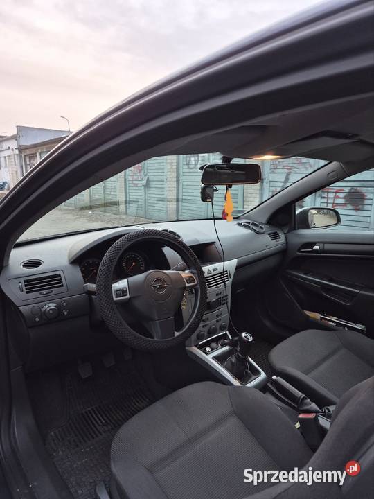Opel Astra GTC 14 benzyna 2009 Astra