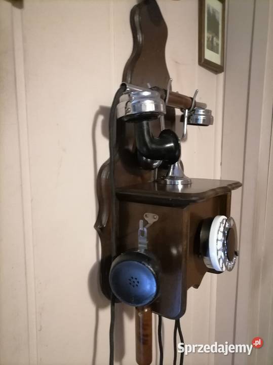 Polski telefon naścienny z czasów PRLu Kraków