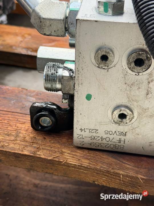 Rozdzielacz hydrauliczny czterosekcyjny HYSTER Antonie