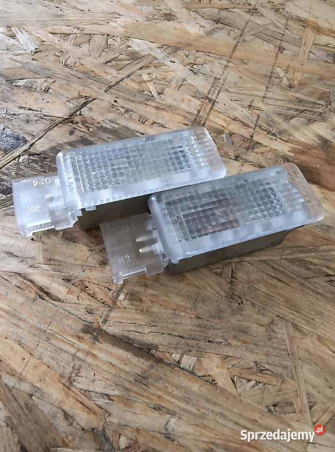 Oświetlenie lampka schowka bagażnika 99763207100 sprzedam