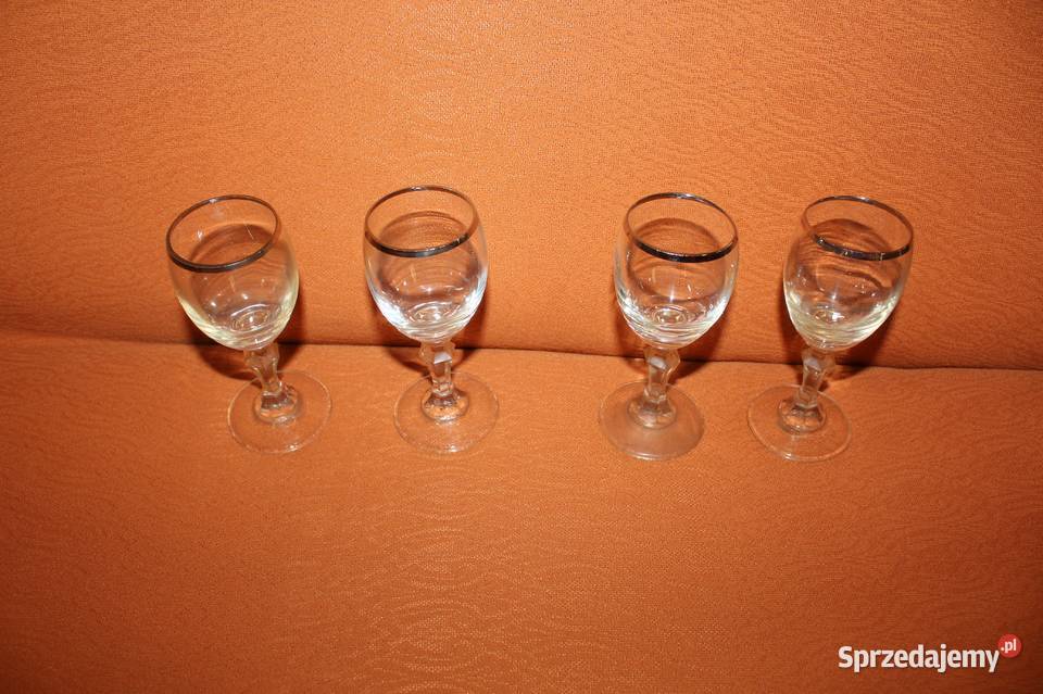 Kieliszki na nóżkach 4 sztuki PRL Stan Chorzów