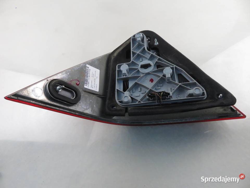 LAMPA PRAWA TYLNA MERCEDES W203