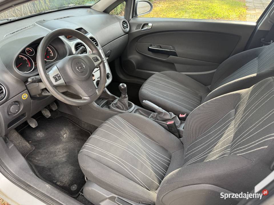 Opel Corsa Niski Przebieg srebrny Corsa Kraśnik