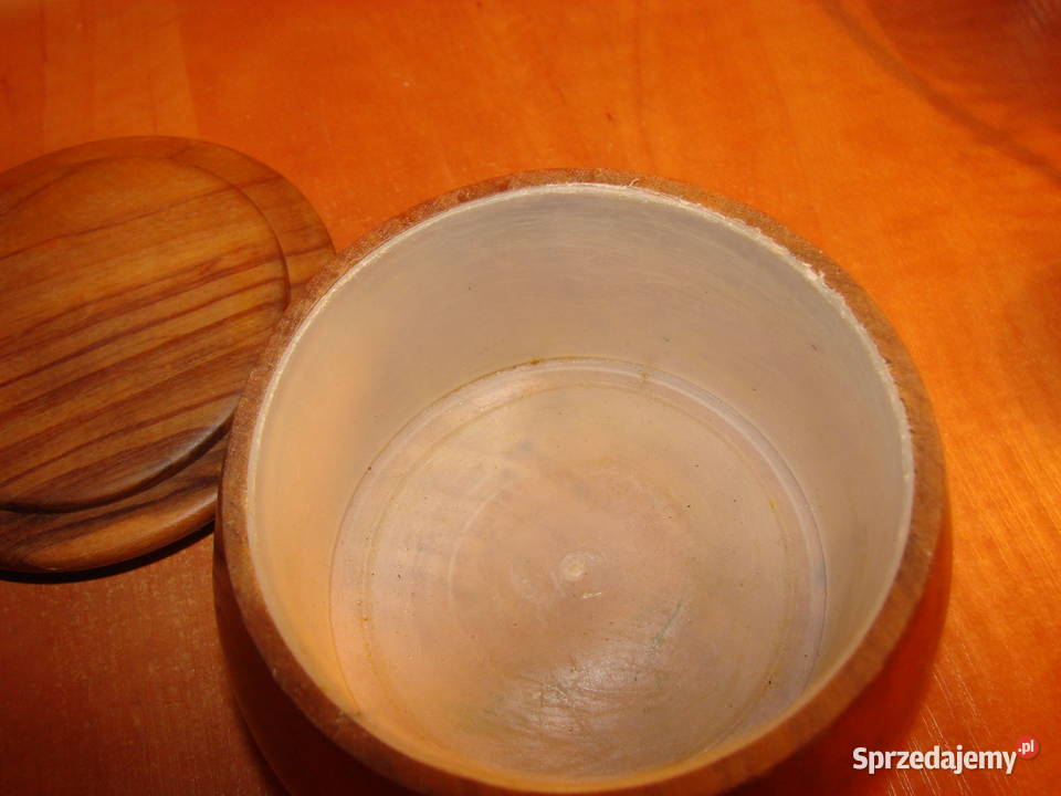 małe teakowe pudełko