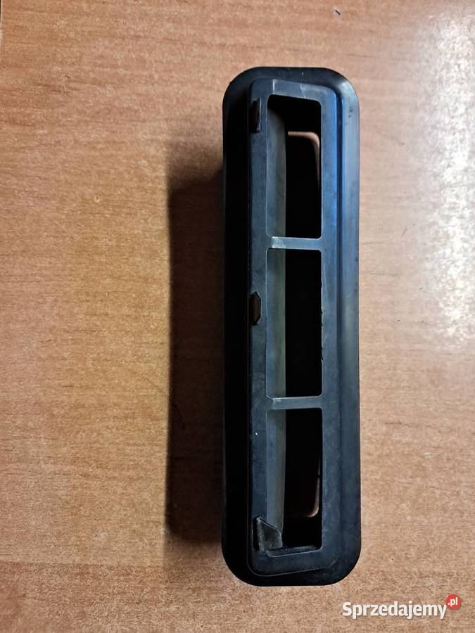 KRATKA WENTYLACYJNA TYLNA MERCEDES 107SL śląskie Cieszyn
