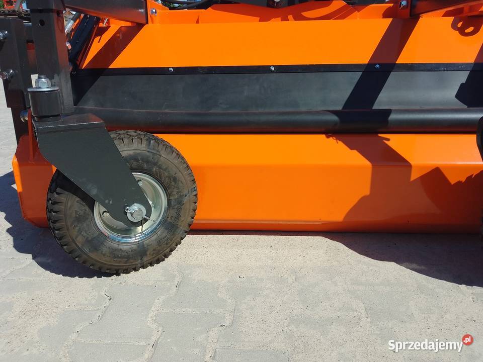 Zamiatarka drogowa uliczna Metal Technik Polkowice