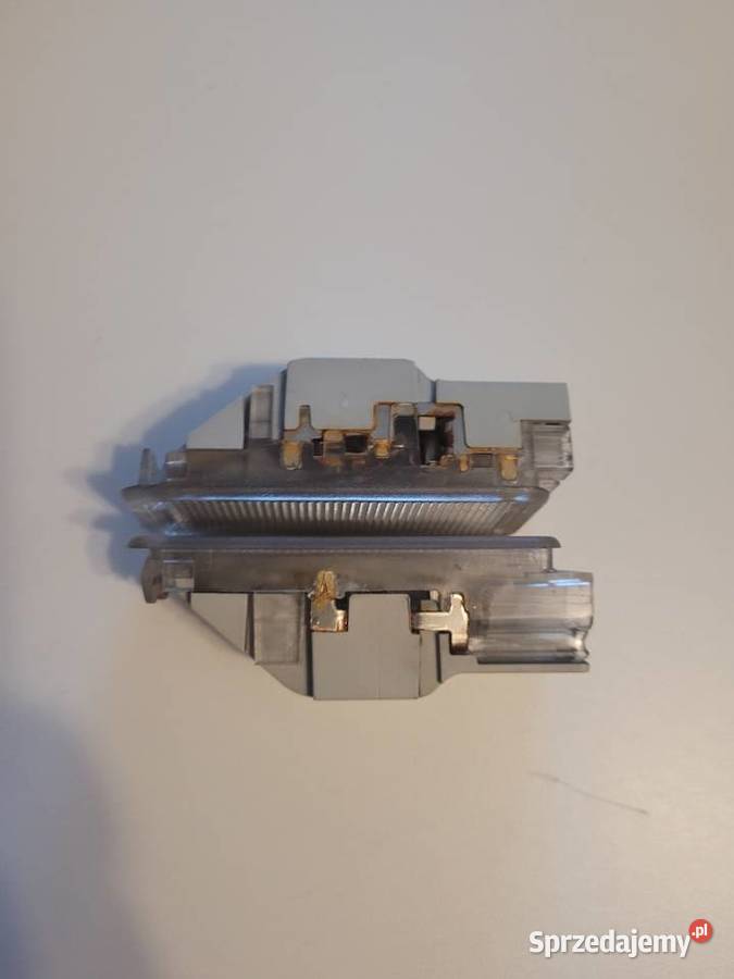 LAMPKA WEWNETRZNA BAGAŻNIKA PEUGEOT 407 SDNSW