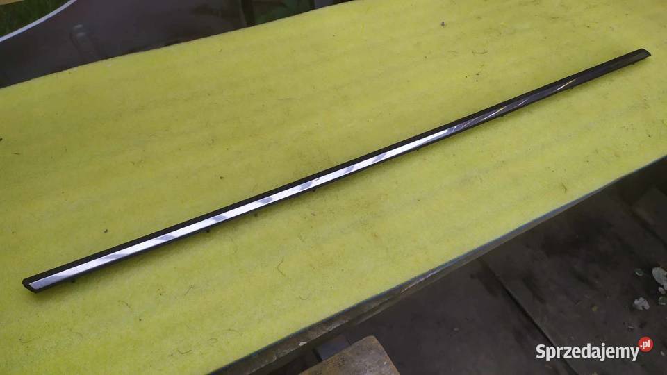MercedesBenz W123 Listwa drzwi lewy przód listwy boczne Łagiewniki