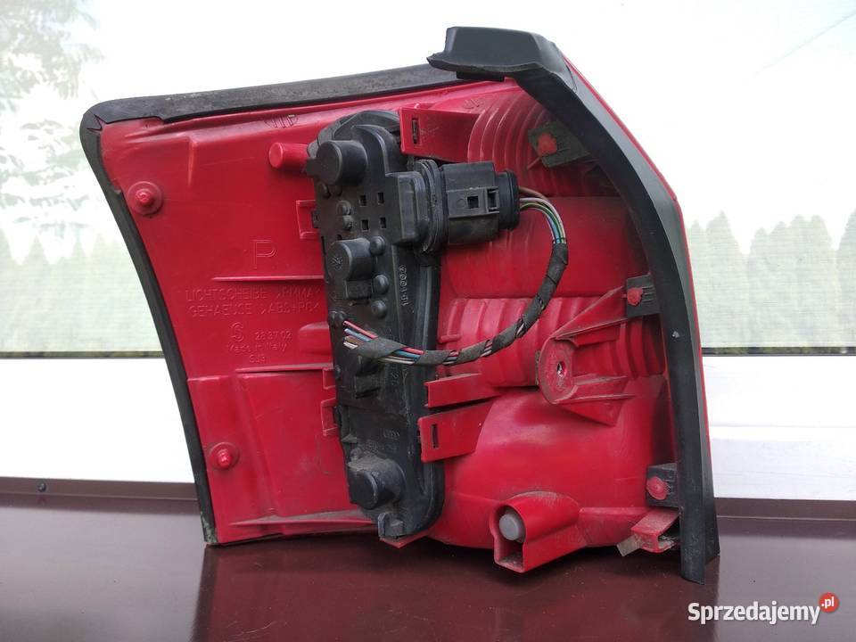 Audi A4 B6 kombi Avant lampa tył tylna prawa Sieradz