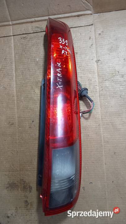 NISSAN XTRIALT30 SUV LAMPA TYŁ PRAWA osobowe Światła stop Zbierkowo