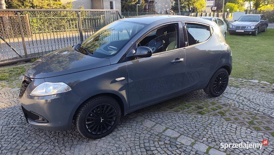 Lancia Ypsilon 12 69 2014r Salon Polska dolnośląskie Wrocław