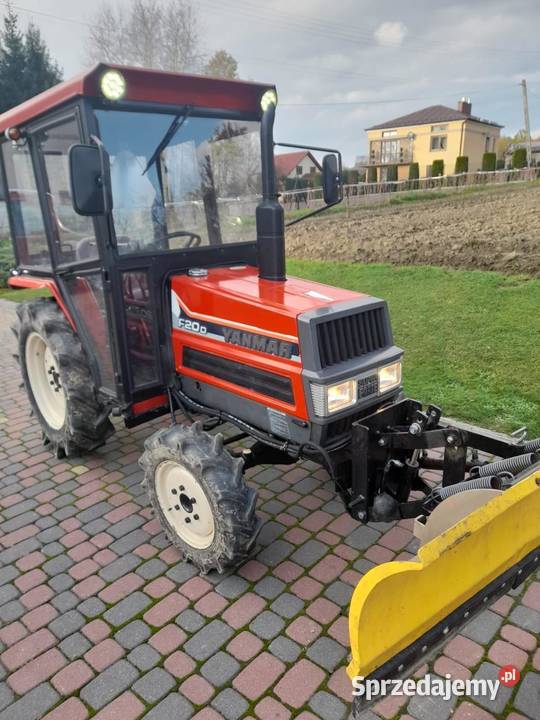 Traktor Yanmar F20D z pługiem Strzyżów