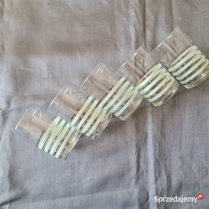 Szklanki z barwinego szkła Okres PRLu Porcelana i szkło mazowieckie Warszawa