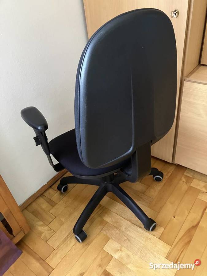 Czarne krzesło obrotowe regulacja góra dół Krzesła małopolskie Kraków sprzedam
