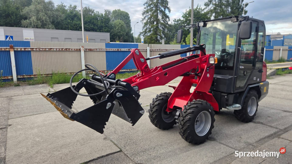 Ładowarka AT220 KUBOTA D1105 4x4 2 t udźwig 800 Grodziec