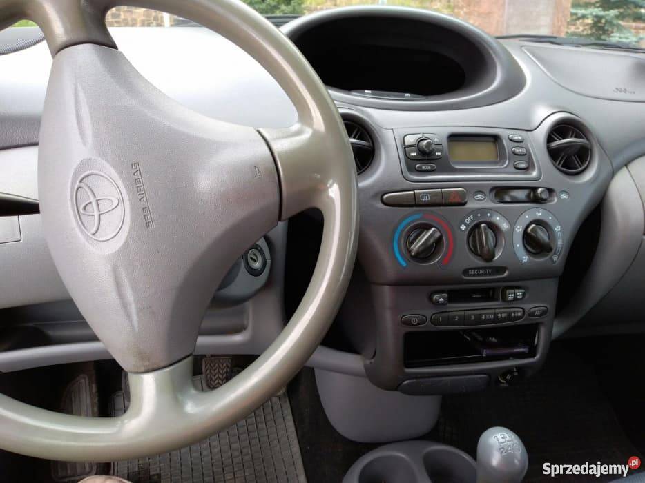 Sprzedam Toyotę Yaris produkcji 2000 Ostrowiec Świętokrzyski