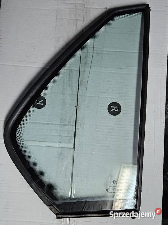 Szyby trójkątne tylnych drzwi Bmw e32 Lublin