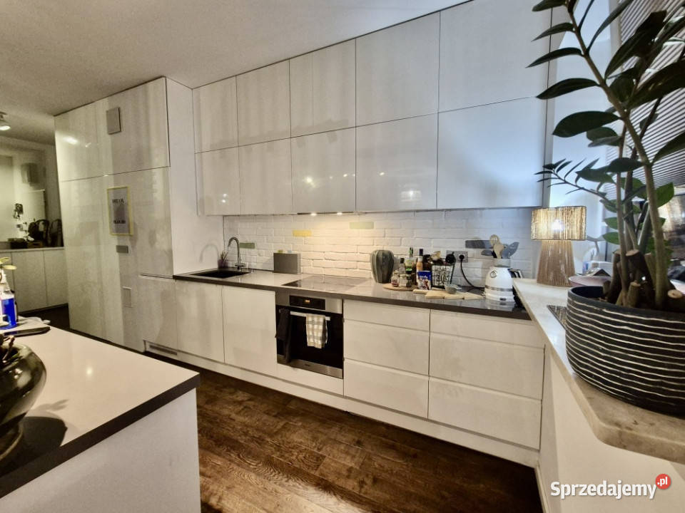 3 pokoje wysoki standard pełne wyposażenie i Warszawa