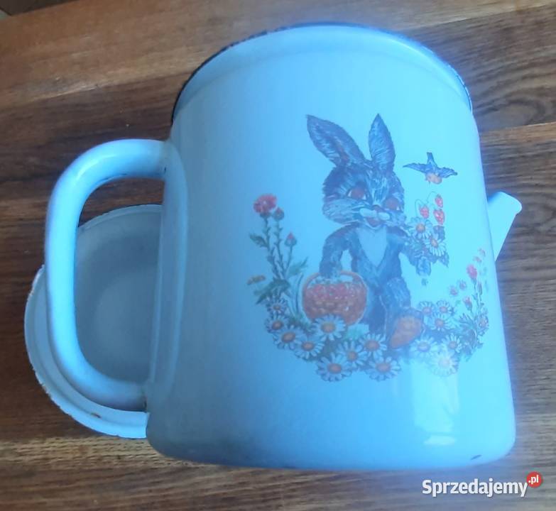 Stary emaliowany czajnik z królikiem Morąg