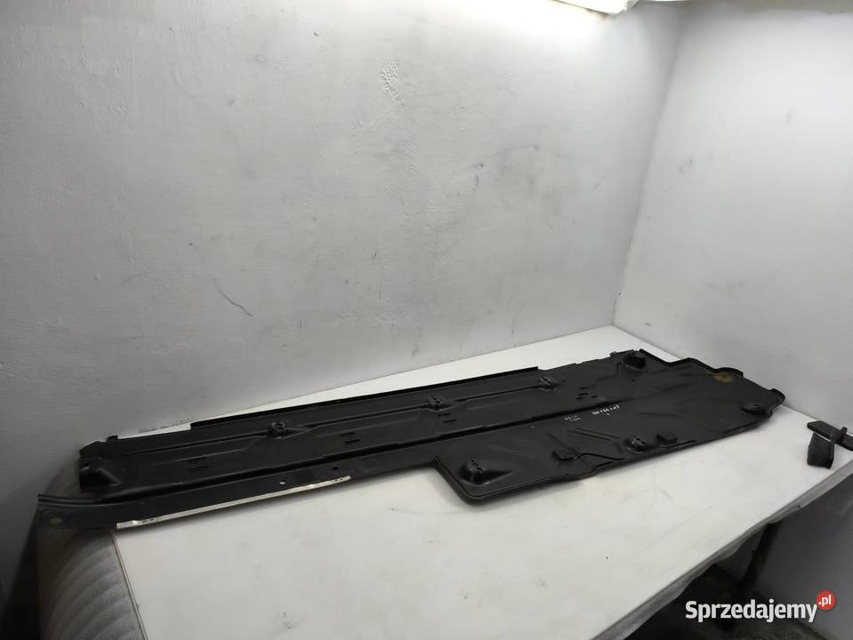 OSŁONA PODWOZIA PRAWA MERCEDES C W204 LIFT SEDAN osobowe