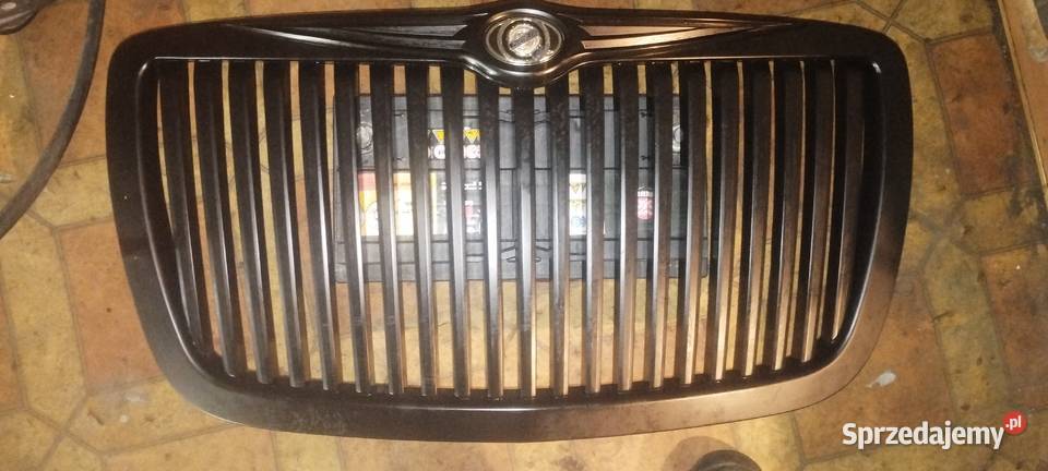 Grill Chrysler 300C nowy 0408r osobowe łódzkie Tomaszów Mazowiecki