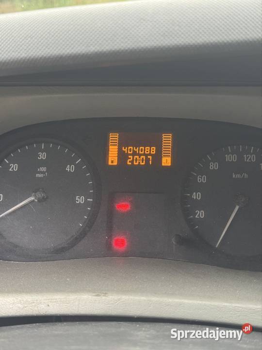 VIVARO A 2008r 20 benzyna z gazem Pabianice