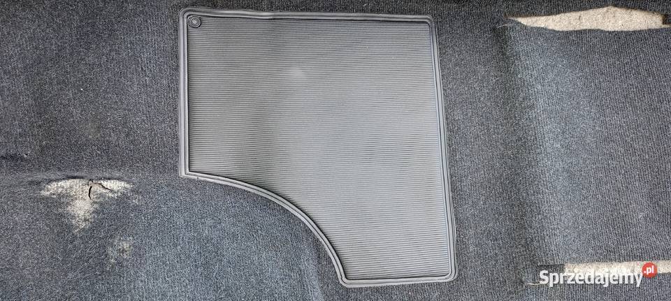 Fiat 126p I seria wykładzina czarna w całości Leszno sprzedam