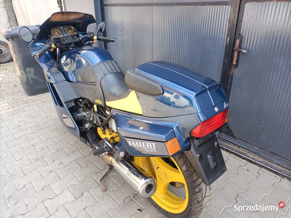 BMW K1 z dokumentami BMW