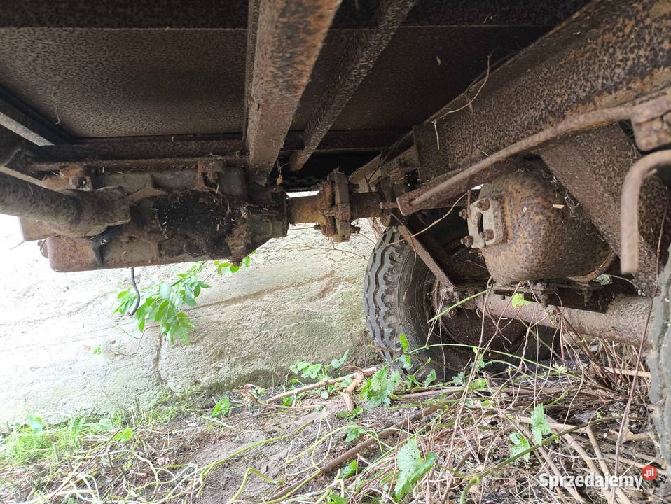 Rozrzutnik Jednoosiowy Agromet N218 Rozrzutniki obornika Kołoząb