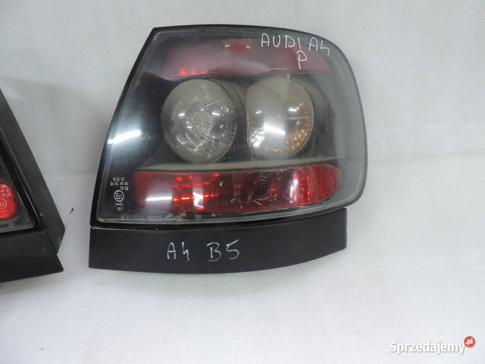 LAMPA PRAWA TYLNA AUDI A4 B5 SEDAN Rok produkcji 1998 Nowy Sącz