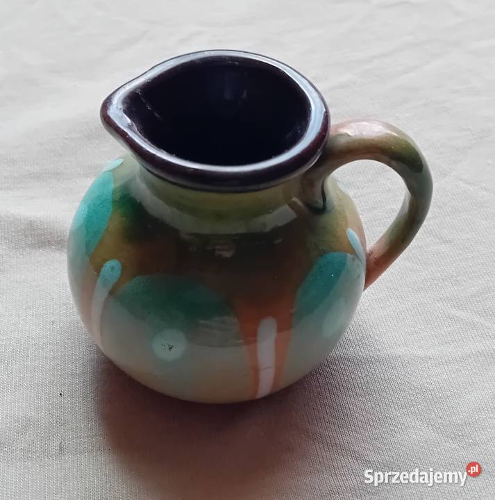 Mały ceramiczny dzbanek mlecznik Pierrefonds