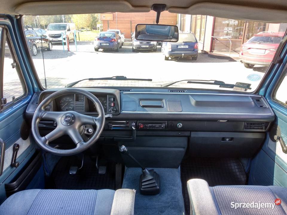 Volkswagen T3 Caravelle niebieskie wnętrze ośmiu Łódź
