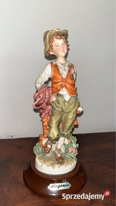 figurka rzeźba Chłopiec z płaszczem z włoski sprzedam