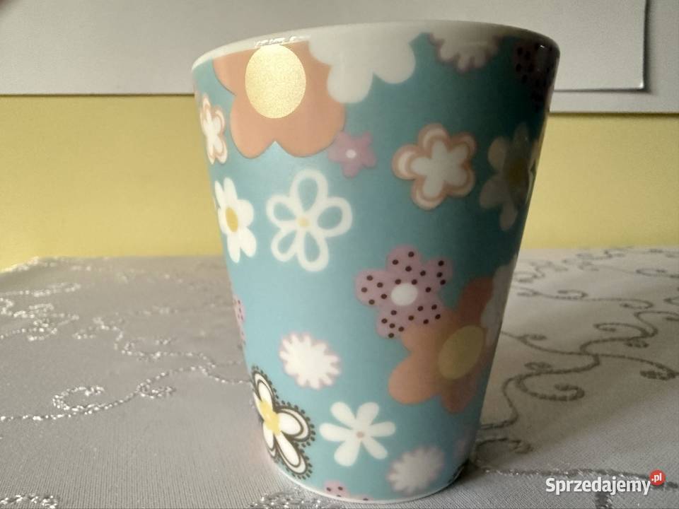 Kubek porcelanowy z kwiatami 250 ml Elegancki