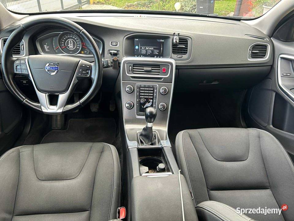 Volvo V60 Lift D2 super stan niski przebieg 205000km Motoryzacja Huta Komorowska