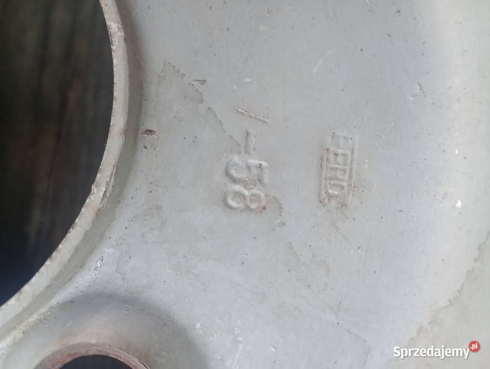 Zabytkowe felgi Skoda OctaviaSpartak 58r Rok produkcji 1958 Pozostałe