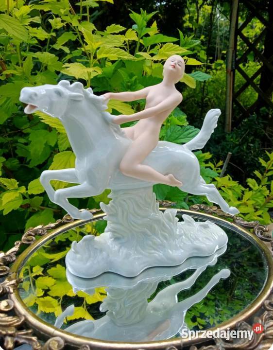 Wyjątkowa Figurka Amazonki na galopującym koniu Porcelana i szkło
