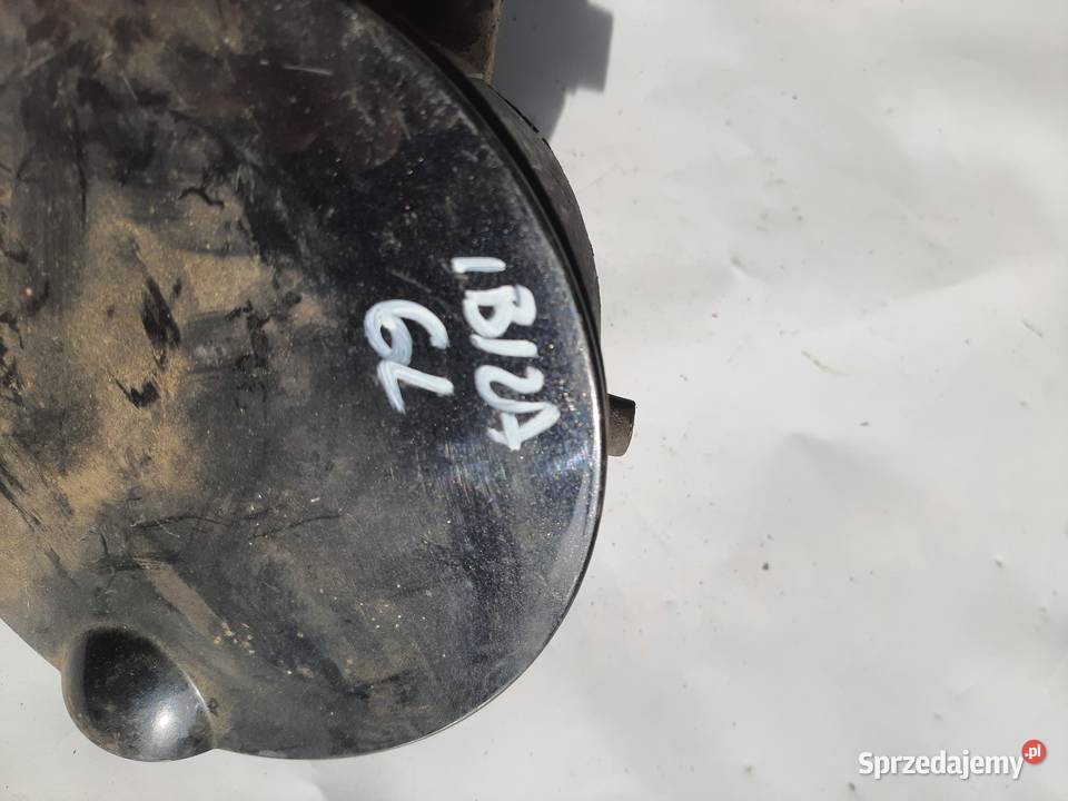 Seat Ibiza 6 L klapka wlewu paliwa