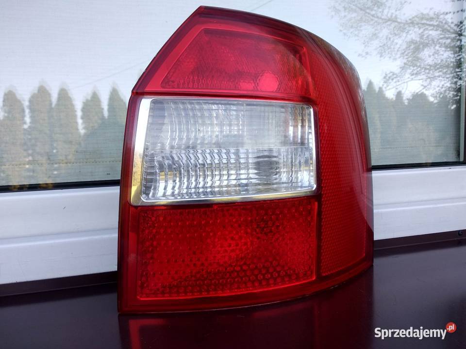 Audi A4 B6 kombi Avant lampa tył tylna prawa Sieradz