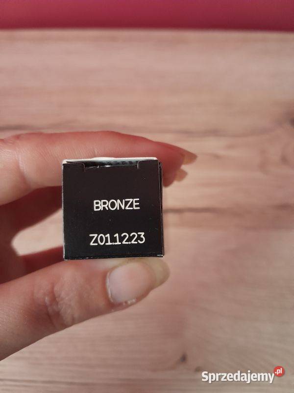 Lśniąca szminka z kwasem hialuronowym 36g Bronze Avon Siewierz