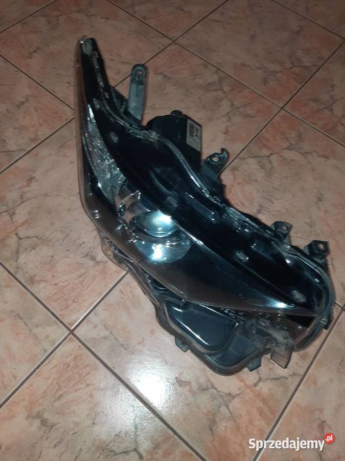 Lampa prawy przód Toyota Auris 2 2017 soczewka sprzedam
