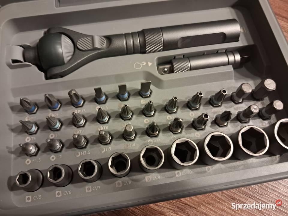 nowy zestaw kluczy 40 w 1 w futerale świętokrzyskie Sandomierz sprzedam